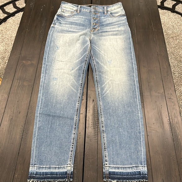 NWOT (it just came off) Kut From the Kloth button up jean. Intentional distress - Picture 2 of 8